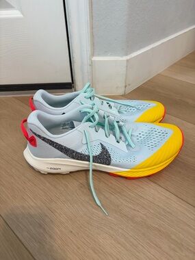 Nike Men’s Light Blue, Yellow & Red Zoom Running Shoes